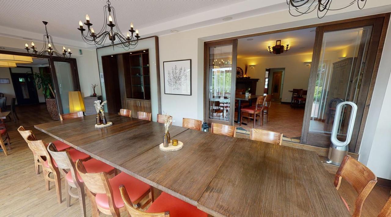 Paga - Parkgaststaette Hotel Ehrenburg Bagian luar foto