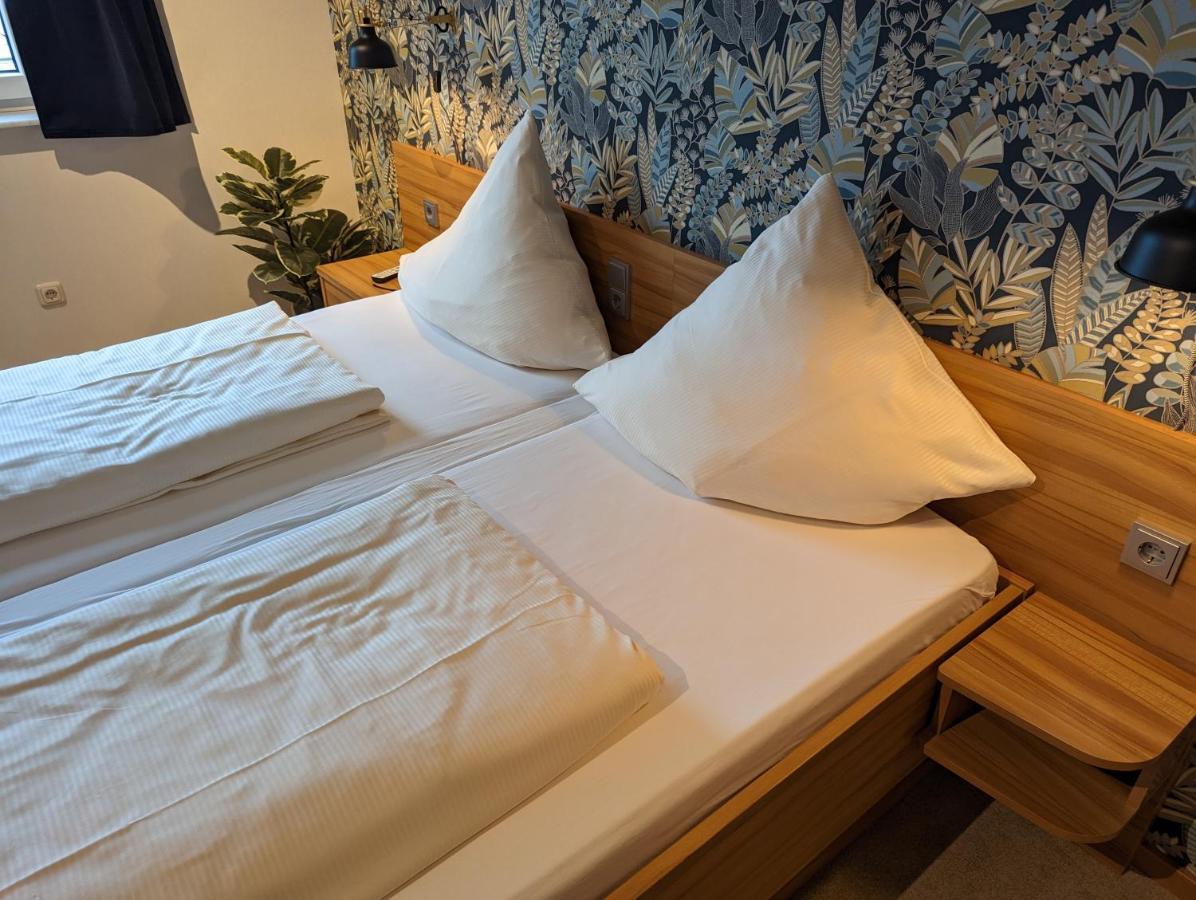 Paga - Parkgaststaette Hotel Ehrenburg Bagian luar foto