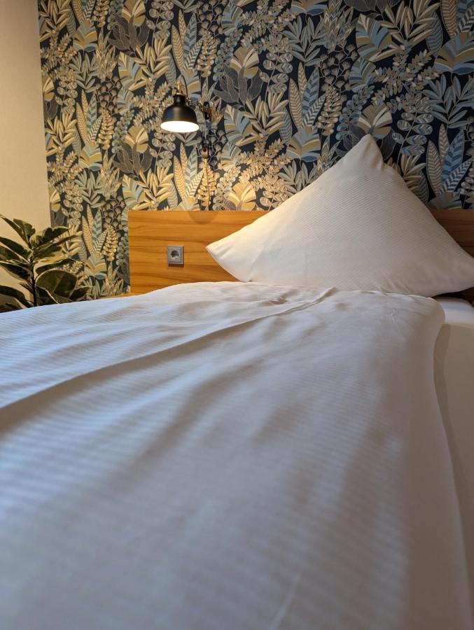 Paga - Parkgaststaette Hotel Ehrenburg Bagian luar foto