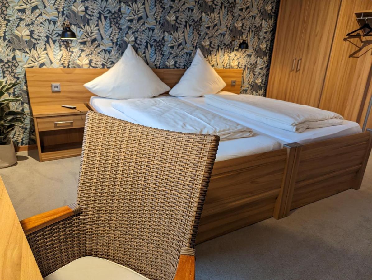 Paga - Parkgaststaette Hotel Ehrenburg Bagian luar foto