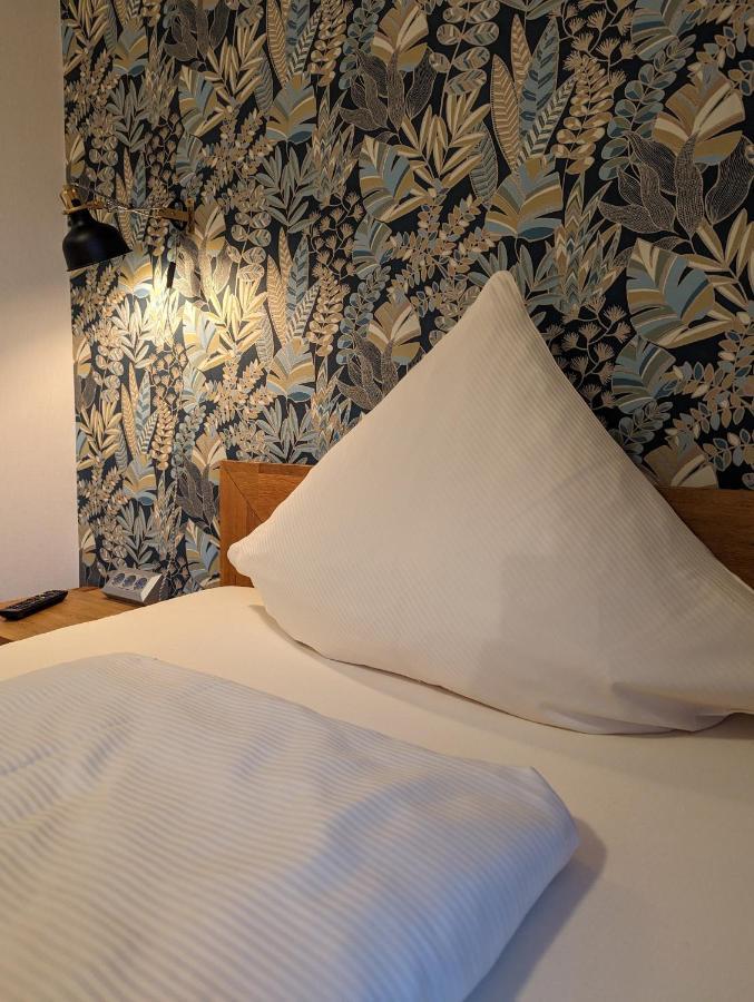 Paga - Parkgaststaette Hotel Ehrenburg Bagian luar foto