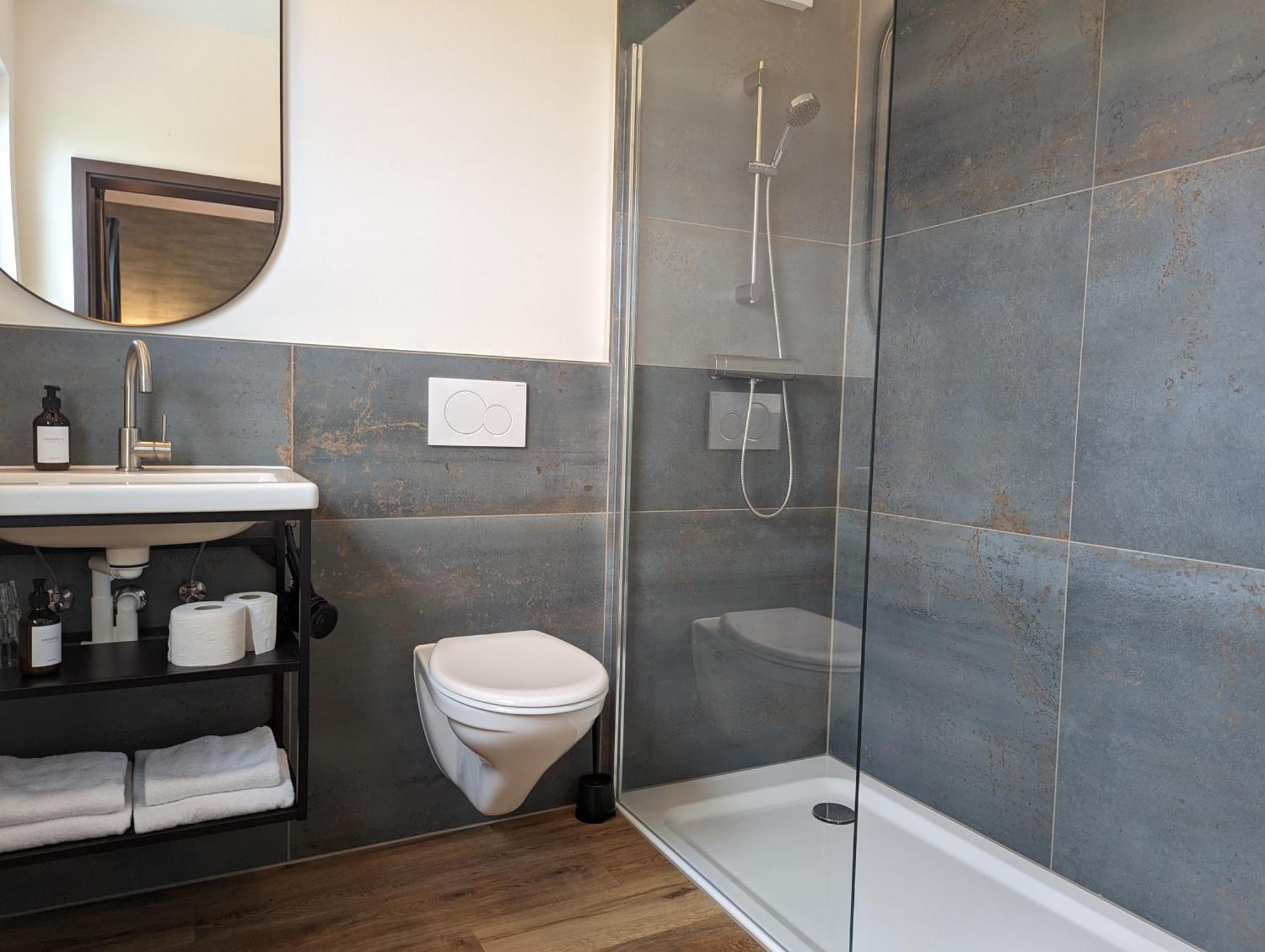 Paga - Parkgaststaette Hotel Ehrenburg Bagian luar foto