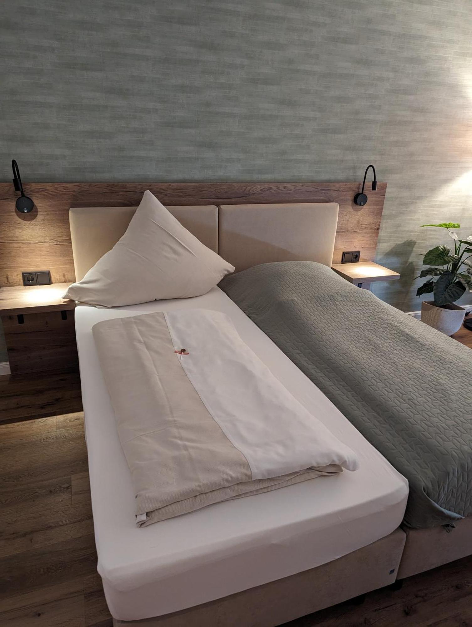 Paga - Parkgaststaette Hotel Ehrenburg Bagian luar foto