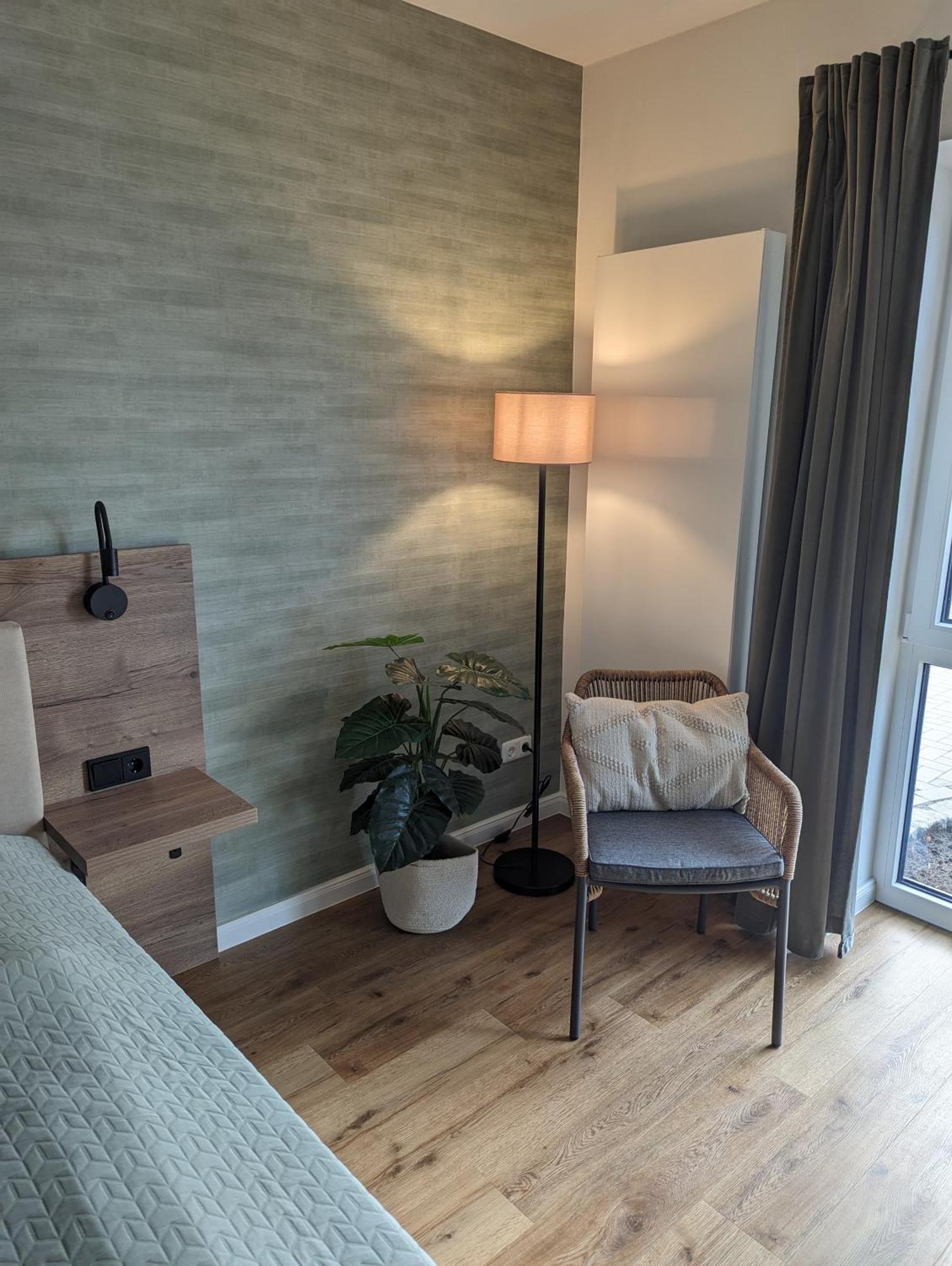 Paga - Parkgaststaette Hotel Ehrenburg Bagian luar foto