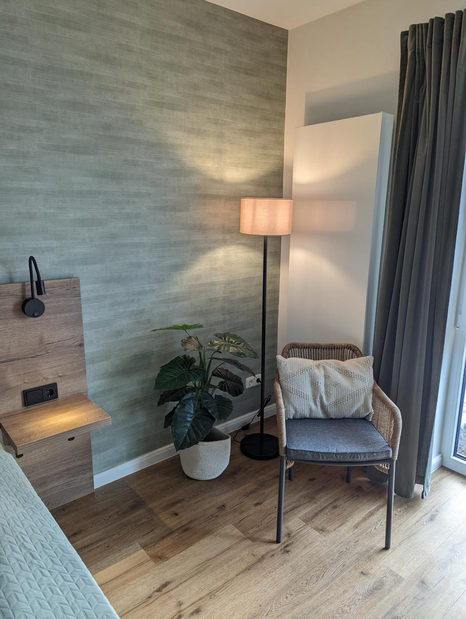 Paga - Parkgaststaette Hotel Ehrenburg Bagian luar foto
