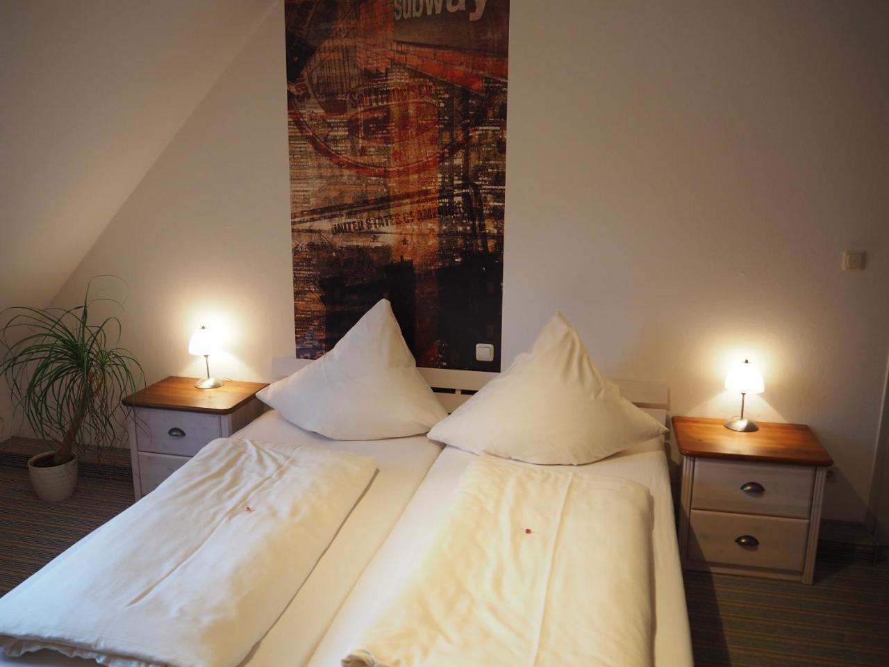 Paga - Parkgaststaette Hotel Ehrenburg Bagian luar foto
